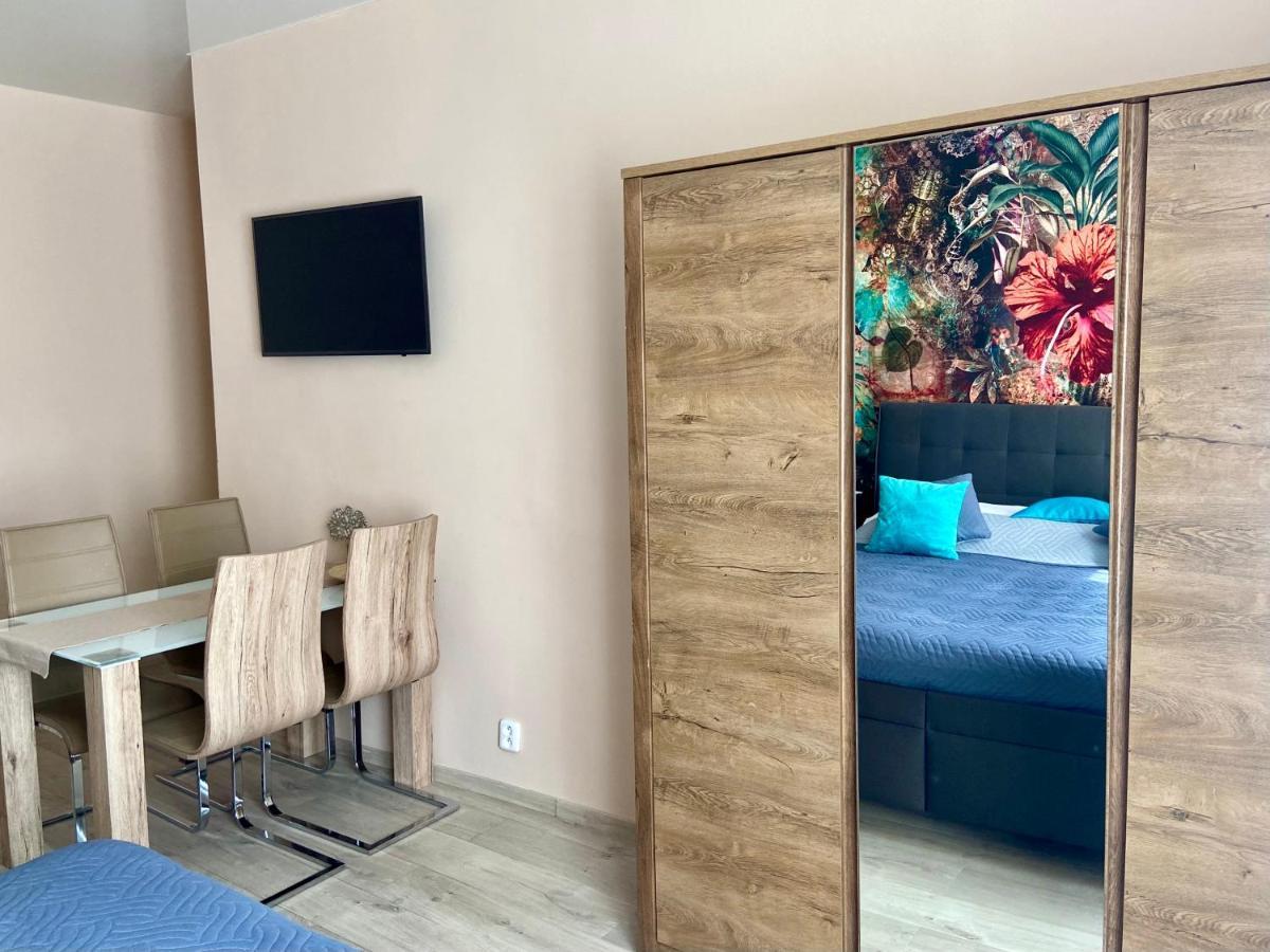 Lokal Apartment Прага Екстериор снимка