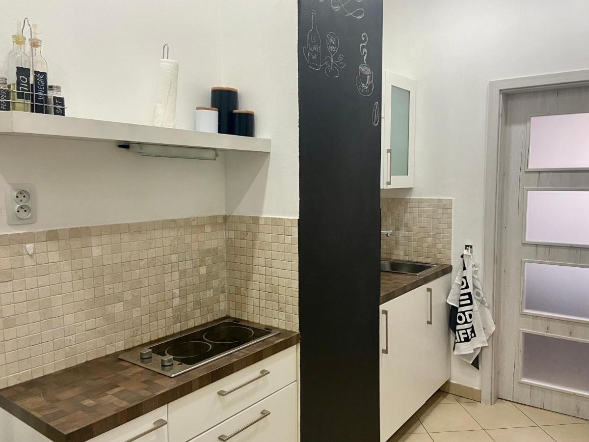 Lokal Apartment Прага Екстериор снимка