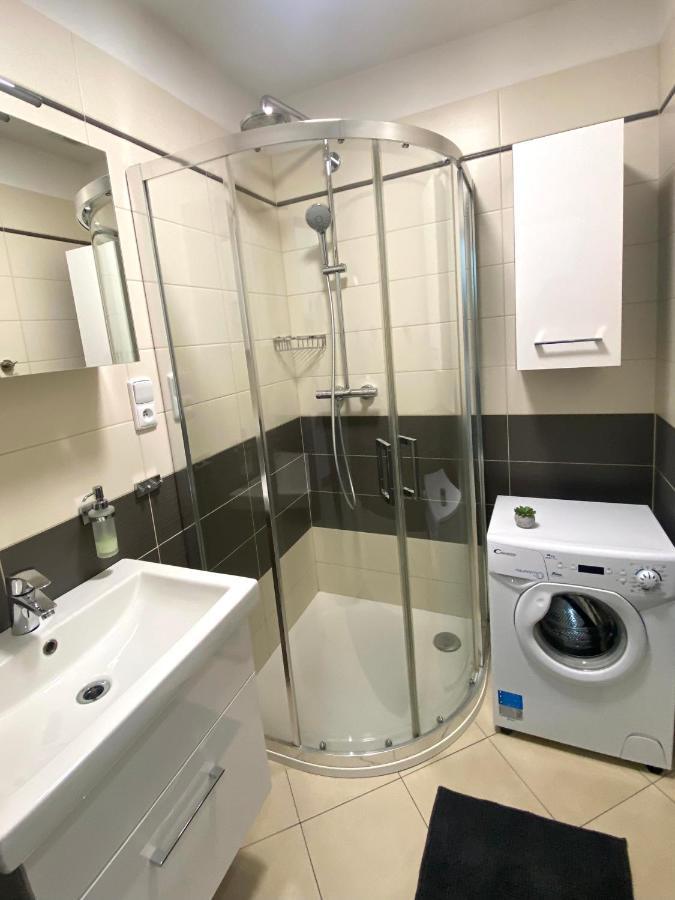 Lokal Apartment Прага Екстериор снимка