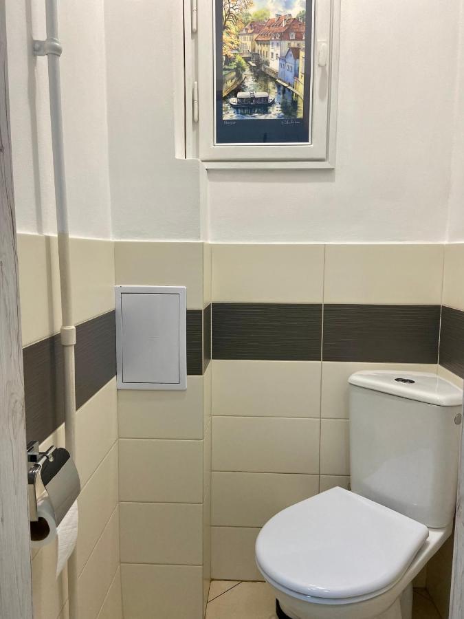 Lokal Apartment Прага Екстериор снимка