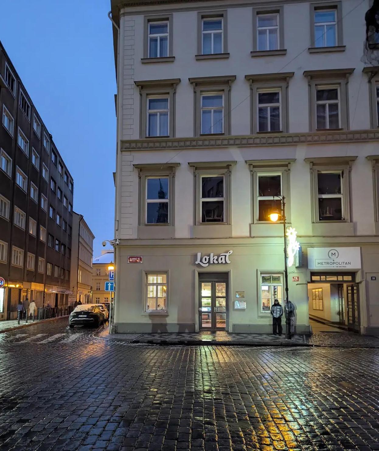 Lokal Apartment Прага Екстериор снимка